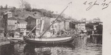 Ο Γεώργιος Ζαρίφης, γιος του γενάρχη των Ζαρίφηδων, χρηματοδότησε και το σχολείο στα Θεραπειά, την παραλιακή περιοχή της Πόλης που απεικονίζεται στο καρτ ποστάλ (πηγή: levantineheritage.com/therap.htm)