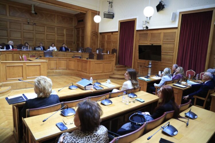 Συνεδρίαση της Προκαταρκτικής Επιτροπής της Βουλής, η οποία διερεύνησε ενδεχόμενη τέλεση του αδικήματος της παράβασης καθήκοντος (αρ. 259 ΠΚ) από τον υφυπουργό παρά τω πρωθυπουργό, Χρήστο Τριαντόπουλο (φωτ.: Γιώργος Κονταρίνης/ EUROKINISSI)