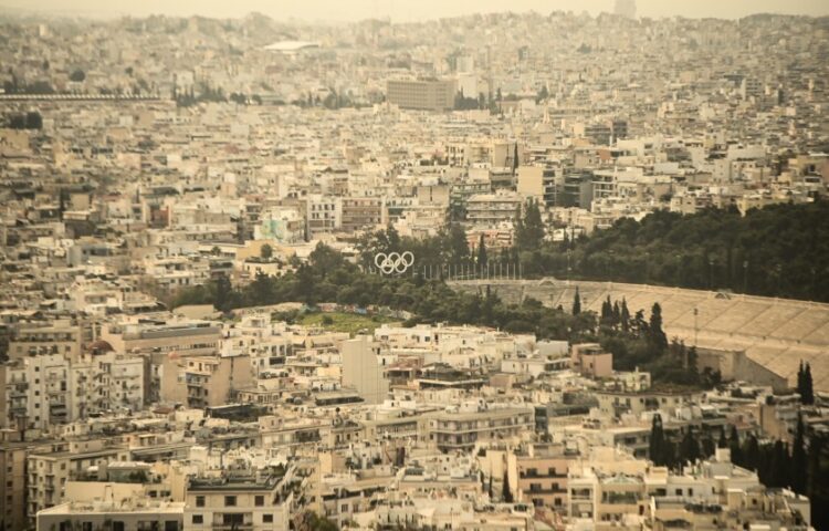 Κίτρινη η Αθήνα από την αφρικανική σκόνη (φωτ.: EUROKINISSI/Κώστας Τζούμας)