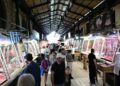 Κίνηση ενόψει Πάσχα στη Βαρβάκειο αγορά (φωτ.: EUROKINISSI/Τατιάνα Μπόλαρη)