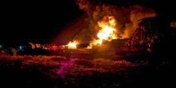 Το εργοστάσιο στη Ριτσώνα κάηκε ολοσχερώς (φωτ.: EUROKINISSI/Θοδωρής Νικολάου)