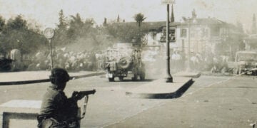 Οδομαχίες στη Λευκωσία, 1956 (πηγή: British Colonial Government / commons.wikimedia.org)
