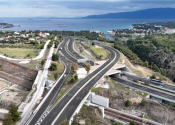 Στην κυκλοφορία έχει αποδοθεί η Γέφυρα Α039 της Παλαιάς Εθνικής Οδού ( Π.Ε.Ο.) Αθηνών-Κορίνθου στον κόμβο Λουτρακίου (ΧΘ 75,4) (φωτ.: Ολυμπία Οδός)