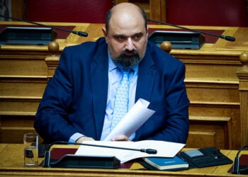 Ο Χρήστος Τριαντόπουλος στα κυβερνητικά έδρανα (φωτ.: Facebook / Γιώργος Κονταρίνης)