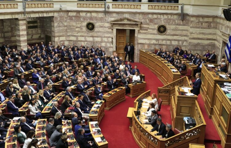 Ο Κυριάκος Μητσοτάκης στο βήμα της Βουλής (φωτ.: EUROKINISSI/Γιώργος Κονταρίνης)
