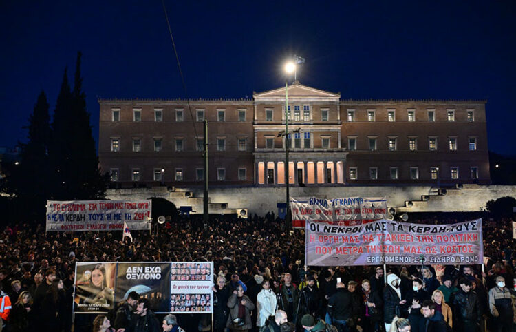 Συλλαλητήριο στην Πλατεία Συντάγματος για το σιδηροδρομικό δυστύχημα των Τεμπών (φωτ.: ΕUROKINISSI / Τατιάνα Μπόλαρη)