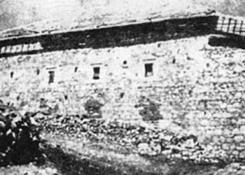 Ο ναός του Αγίου Γεωργίου στο Γατσάκ του Ακ Νταγ Ματέν (πηγή: Κ. Θ. Ιωαννίδης, «Κοτυλάβα – Μύθος & Ιστορία στον Πόντο», εκδ. «Δωδώνη», Αθήνα)