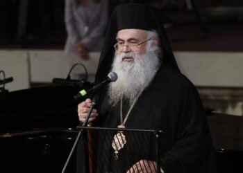 Ο Αρχιεπίσκοπος Κύπρου Γεώργιος μιλάει πριν από τη συναυλία που διοργανώθηκε πέρυσι στο Ηρώδειο για τα 50 χρόνια τουρκικής κατοχής της Κύπρου, με πρωτοβουλία της Αρχιεπισκοπής Κύπρου (φωτ.: Χρήστος Μπόνης/ Αρχιεπισκοπή Αθηνών)