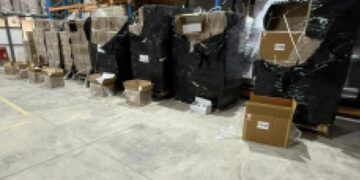 Αποθήκη με αναβολικά και παράνομα φαρμακευτικά σκευάσματα (φωτ.: astynomia.gr)