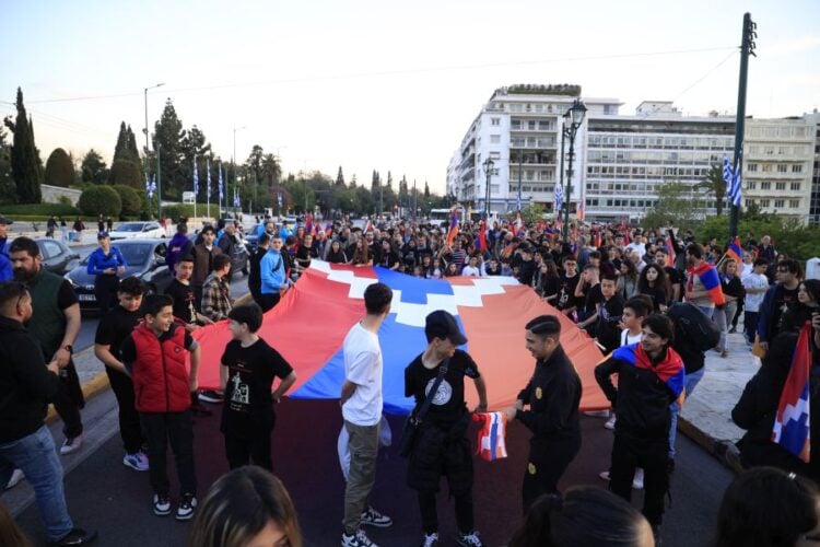 Με δύναμη η συγκέντρωση και η πορεία διαμαρτυρίας για τα 110 χρόνια από τη Γενοκτονία των Αρμενίων (φωτ.: Γιώργος Κονταρίνης / EUROKINISSI)