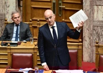 Ο Νίκος Δένδιας στη συζήτηση στην Ολομέλεια της Βουλής,  με αντικείμενο την ενημέρωση του Σώματος για τον  προγραμματισμό των αμυντικών εξοπλισμών και την αμυντική πολιτική της χώρας 
(φωτ.: Μιχάλης Καραγιάννης/ EUROKINISSI)