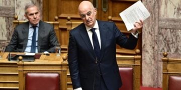 Ο Νίκος Δένδιας στη συζήτηση στην Ολομέλεια της Βουλής,  με αντικείμενο την ενημέρωση του Σώματος για τον  προγραμματισμό των αμυντικών εξοπλισμών και την αμυντική πολιτική της χώρας 
(φωτ.: Μιχάλης Καραγιάννης/ EUROKINISSI)