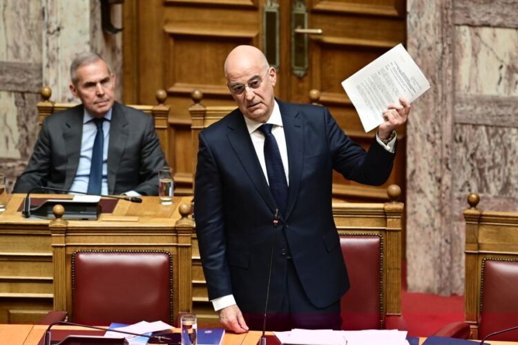 Ο Νίκος Δένδιας στη συζήτηση στην Ολομέλεια της Βουλής,  με αντικείμενο την ενημέρωση του Σώματος για τον  προγραμματισμό των αμυντικών εξοπλισμών και την αμυντική πολιτική της χώρας 
(φωτ.: Μιχάλης Καραγιάννης/ EUROKINISSI)