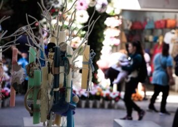 Πασχαλινές λαμπάδες (φωτ. αρχείου: Eurokinissi/Γιώργος Κονταρίνης)