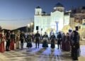 Το χορευτικό τμήμα του Συλλόγου Ποντίων Αγ. Βαρβάρας «Ο ΦΑΡΟΣ» στην 2η Συνάντηση Παραδοσιακών Χορών στην Ίο (φωτ.: facebook.com/spfaros)