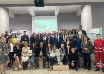 (Φωτ.: facebook.com/Άλμπουμ από ΠΟΛΙΤΙΣΤΙΚΟΣ ΣΥΛΛΟΓΟΣ ΠΟΝΤΙΩΝ ΘΡΥΛΟΡΙΟΥ "Η Κερασουντα & το Γαρς"/
Συνέδριο αφιερωμένο στα 100 χρόνια της ίδρυσης του Θρυλορίου)