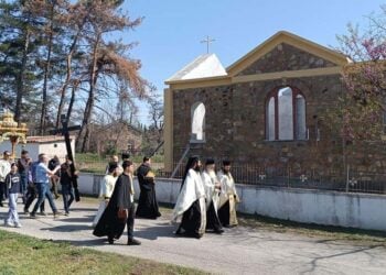 Ο επιτάφιος στον ημιτελή ναό Μεταμόρφωσης του Σωτήρος στο Αετοχώρι Αλεξανδρούπολης (φωτ.: Facebook / Πολιτιστικός Ποντιακός Σύλλογος Αετοχωρίου «Η Σάντα»)