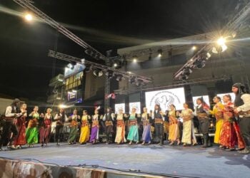 Στιγμιότυπο από παλιότερη εμφάνιση της Ευξείνου Λέσχης Αχαρνών και Αττικής «Ο Καπετάν Ευκλείδης» στο πανηγύρι της Ζωοδόχου Πηγής (φωτ.: facebook/Εύξεινος Λέσχη Αχαρνών & Αττικής «Ο Καπετάν Ευκλείδης»)