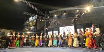 Στιγμιότυπο από παλιότερη εμφάνιση της Ευξείνου Λέσχης Αχαρνών και Αττικής «Ο Καπετάν Ευκλείδης» στο πανηγύρι της Ζωοδόχου Πηγής (φωτ.: facebook/Εύξεινος Λέσχη Αχαρνών & Αττικής «Ο Καπετάν Ευκλείδης»)