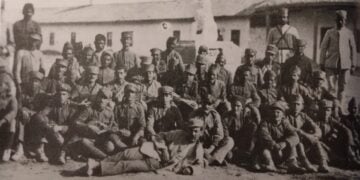 Έλληνες αιχμάλωτοι στο Ικόνιο το 1922 (φωτ.: «Η Έξοδος», τόμος Δ')