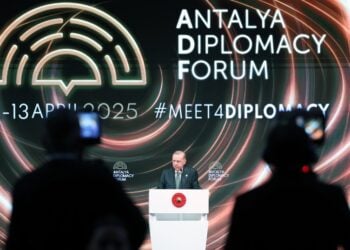 Στιγμιότυπο από την ομιλία του Ρετζέπ Ταγίπ Ερντογάν στο Φόρουμ Διπλωματίας της Αττάλειας (φωτ.: Χ/T.C. Cumhurbaşkanlığı)