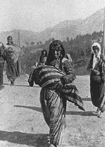 Η διάσημη αυτή φωτογραφία της Αρμένιας μάνας τραβήχτηκε από τον Άρμιν Βέγκνερ (πηγή: armenian-genocide.org)