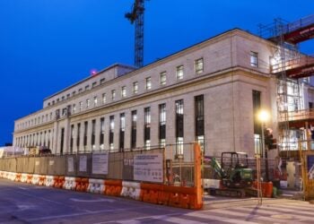 Εργασίες στο κτήριο της FED στην Ουάσινγκτον (φωτ.: EPA/Jim Lo Scalzo)