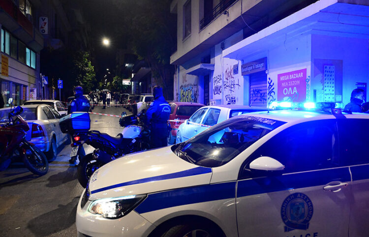 Φωτ. από τη σκηνή του εγκλήματος, στην Κυψέλη (πηγή: EUROKINISSI / Τατιάνα Μπόλαρη)