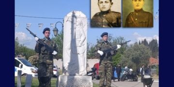 Το ηρώο των Ευζώνων. Στις φωτογραφίες απεικονίζονται οι δύο ήρωες της Μάχης των Ευζώνων, Αλέξης Γρηγοριάδης και Σίμος Ιωαννίδης (φωτ.:. Αλεξία Ιωαννίδου)