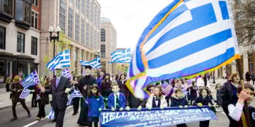 Iδιαίτερο παλμό στην παρέλαση της Βοστόνης έδωσαν οι μαθητές και οι μαθήτριες των ελληνικών σχολείων (φωτ.: Maria Kechri / Facebook / Consulate General of Greece in Boston)