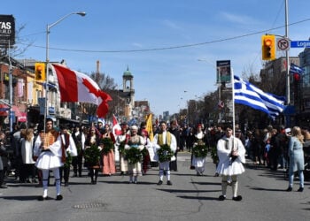 Στιγμιότυπο από την παρέλαση στο Τορόντο για την 204η επέτειο από την Ελληνική Επανάσταση (φωτ.: Facebook / Greek Community Of Toronto)
