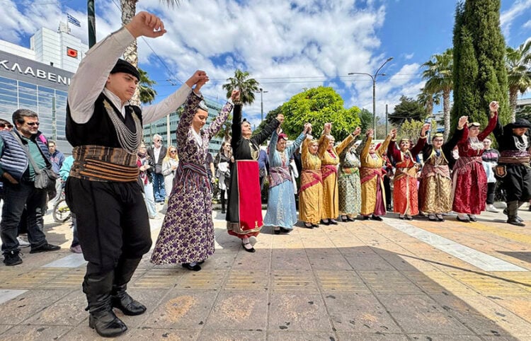 Η Ένωση Ποντίων Πειραιώς-Κερατσινίου-Δραπετσώνας στο φεστιβάλ «Κρήτη: Η μεγάλη συνάντηση» (φωτ.: Facebook / Κρήτη Η μεγάλη συνάντηση)
