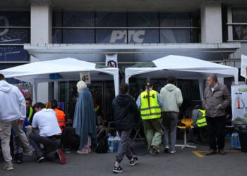 Στιγμιότυπο από τον αποκλεισμό του κτηρίου (φωτ.: EPA / Andrej Cukic)