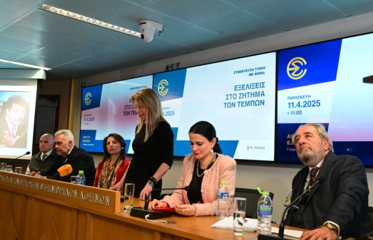 Στιγμιότυπο από τη συνέντευξη Τύπου (φωτ.: EUROKINISSI/Τατιάνα Μπόλαρη)