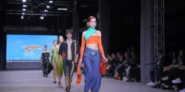 Τα ρούχα των σχεδιαστών από τα New Designers Awards εμπνευσμένα από το ΣΚΡΑΤΣ (φωτ.: ΟΠΑΠ)