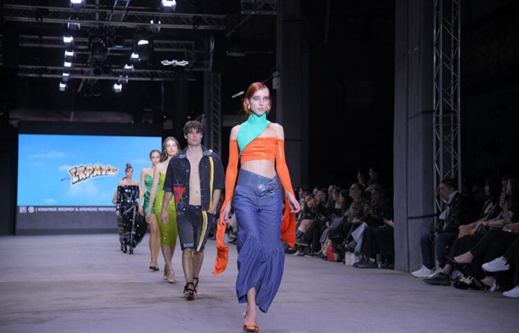 Τα ρούχα των σχεδιαστών από τα New Designers Awards εμπνευσμένα από το ΣΚΡΑΤΣ (φωτ.: ΟΠΑΠ)