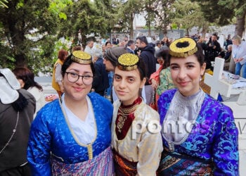 Χαμογελαστές ζουπουνοφόρες μας υποδέχτηκαν (φωτ.: Χριστίνα Κωνσταντάκη)