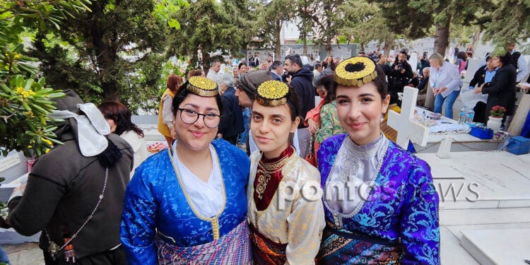 Χαμογελαστές ζουπουνοφόρες μας υποδέχτηκαν (φωτ.: Χριστίνα Κωνσταντάκη)
