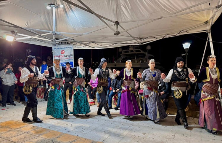 Ο Καλλιτεχνικός Μορφωτικός Σύλλογος Ποντίων Φυλής «Η Τραπεζούντα» στο φεστιβάλ «Κρήτη: Η μεγάλη συνάντηση» (φωτ.: Facebook / Κρήτη Η μεγάλη συνάντηση)