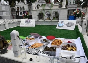Κυριακή του Θωμά στα κοιμητήρια Αχαρνών (φωτ.: Facebook / Σπύρος Βρεττός)