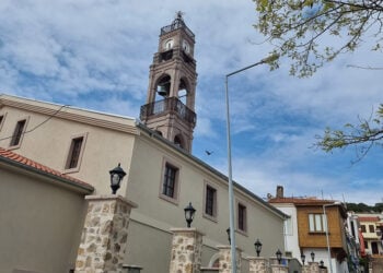 Ο εμβληματικός ναός της Τενέδου και το καμπαναριό του (φωτ.: ΑΠΕ-ΜΠΕ)