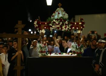 Στιγμιότυπο από την περσινή συνάντηση των πέντε επιταφίων στην πλατεία Αριστοτέλους (φωτ.: EUROKINISSI/Ραφαήλ Γεωργιάδης)