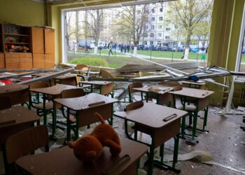 Από τους βομβρδισμούς της 18ης Απριλίου στο Χάρκοβο (φωτ.: EPA / Sergey Kozlov)