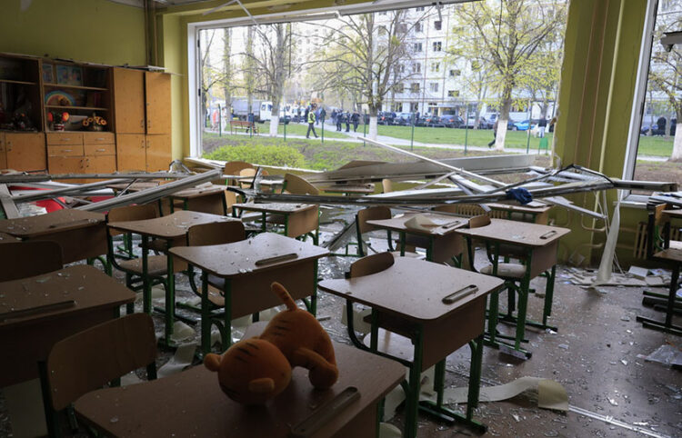 Από τους βομβρδισμούς της 18ης Απριλίου στο Χάρκοβο (φωτ.: EPA / Sergey Kozlov)
