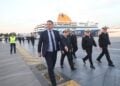 Ο Βασίλης Κικίλιας στο λιμάνι του Πειραιά (φωτ.: EUROKINISSI/Γιάννης Παναγόπουλος)