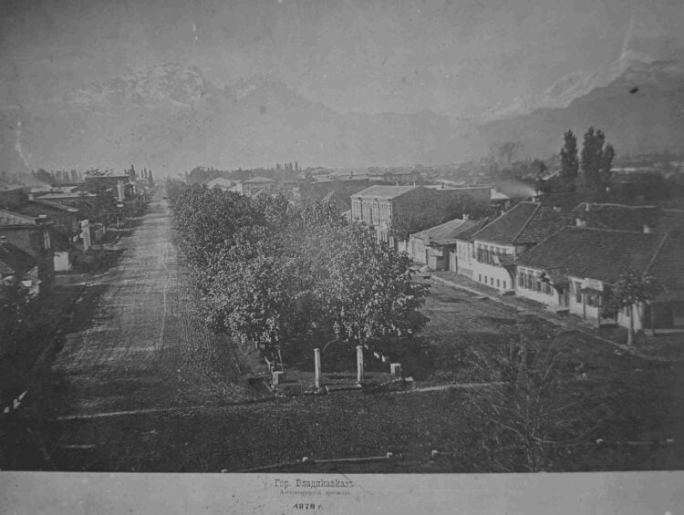 Άποψη πόλης του Βλαδικαυκάς, 1879 (φωτ.: αρχείο Κ. Παυλίδη)