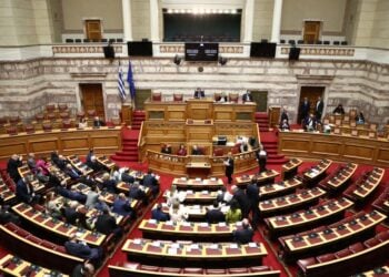 Στιγμιότυπο από τη συνεδρίαση της Ολομέλειας (φωτ.: EUROKINISSI/Σωτήρης Δημητρόπουλος)