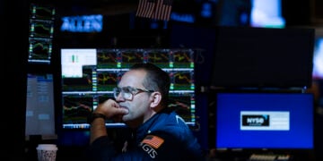 Χρηματιστής στη Wall Street (φωτ.: EPA / Justin Lane)
