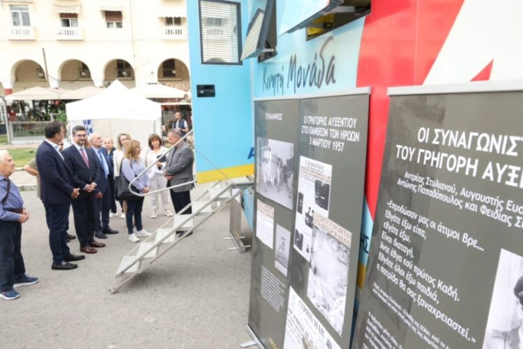 Εθελοντική αιμοδοσία στην πλατεία Αριστοτέλους με αφορμή τα εβδομήντα χρόνια από την ίδρυση της ΕΟΚΑ (φωτ.: facebook.com/MinInteriorCY)