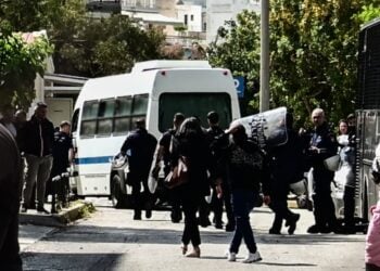 Απολογία στον εισαγγελέα των επτά συλληφθέντων τα οποία σύμφωνα με την Ελληνική Αστυνομία συμμετείχαν ενεργά στα επεισόδια τής Νομικής Σχολής, όταν είχαν χτυπήσει και έναν μεταπτυχιακό φοιτητή, Τετάρτη 14 Μαΐου 2025. (φωτ.: Eurokinissi)